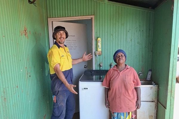 james-and-helen-washing-machine58BB5C6F-54F4-8828-B6F2-24B6B1C30BF0.jpg